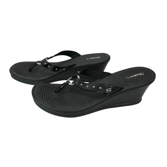 Skechers Cali Sandals Womens Black 9 Thong Shoe Flip Flop Studs Wedge Dressy - Picture 1 of 6
